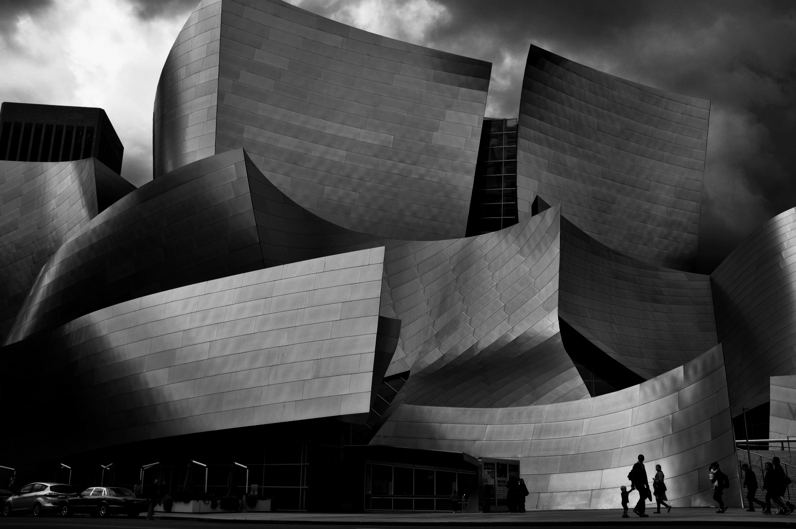 Black and White street view of Walt Disney Concert Hall in Los Angeles